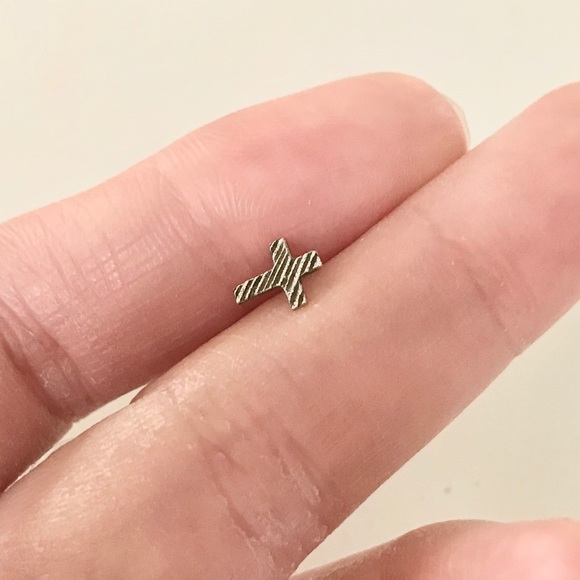 ✨FREE W/ PURCHASE✨Textured sterling silver cross stud! - Picture 3 of 4